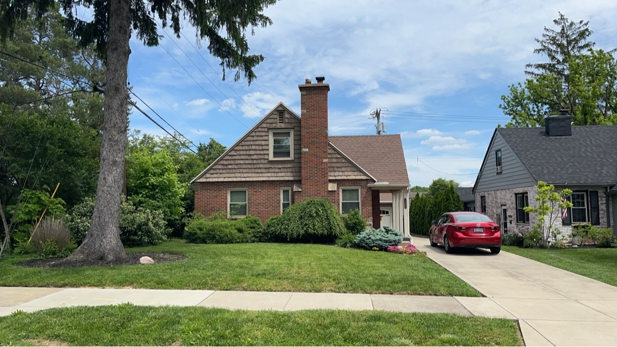 2400 Hillview Ave - Oakwood
